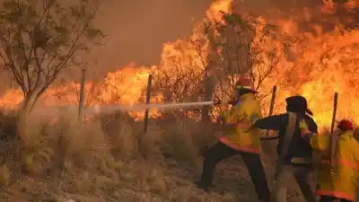 Un jubilado provocó un incendio en Famatina y las llamas arrasaron dos propiedades vecinas