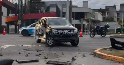 Huyó a pie tras un violento choque en avenida Paraguay: las cámaras lo delataron