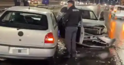 Múltiples vehículos chocaron en el Acceso Este y el video es impactante