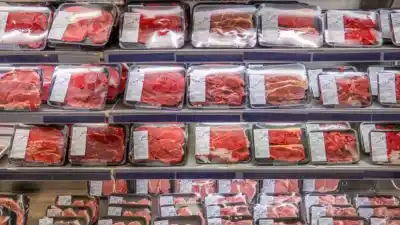 El consumo de carne toca un piso histórico: cayó 11% en el primer semestre y es el más bajo en 30 años
