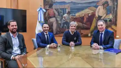Valdés viaja a Buenos Aires con un reclamo millonario: Yacyretá, coparticipación y obra pública en la mira
