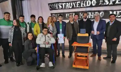 La Escuela Técnica Nº1 de Monteros entregó una silla postural fabricada por sus alumnos