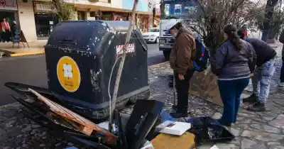 Aparecieron tirados en pleno centro sanjuanino: ¿qué pasó con los televisores?