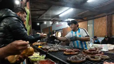 Del locro al shawarma: el recorrido gastronómico que no te podés perder en el Poncho