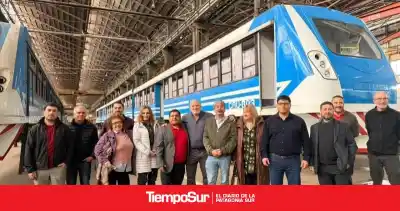 El primer tren turístico de Santa Cruz ya tiene fecha: Vidal supervisó el coche motor en Córdoba