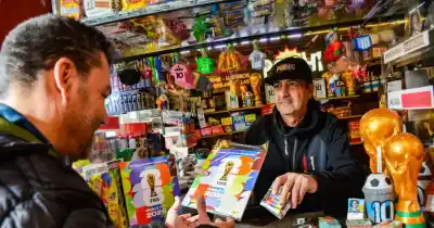Vendió 1000 paquetes de figuritas en dos horas y ahora ya no pide más