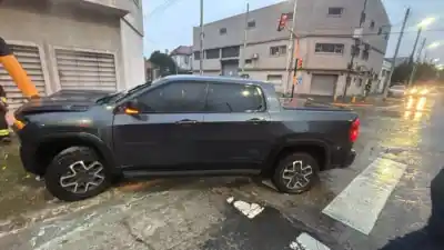 Robaron una camioneta y la persecución terminó contra un semáforo: seis menores detenidos