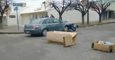 Madre e hijo en moto terminaron en el hospital tras chocar contra un auto en San Rafael