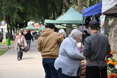 ¿Dónde conseguir frutas y artesanías esta semana en Corrientes? El cronograma completo de las Ferias de la Ciudad