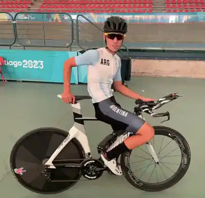 Santiago Agüero hizo podio en España en el 51° Gran Premio Ciclista Ciudad de Vigo