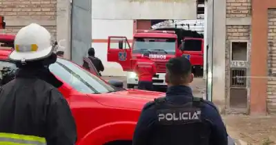 Las llamas devoraron un taller en Las Heras y lo que quedó adentro sorprende a todos
