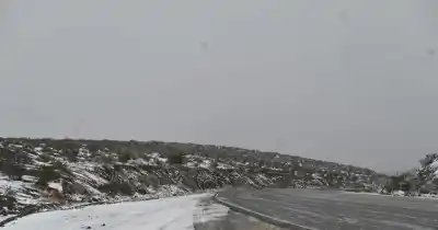 Nieve y lluvia azotan San Juan: las rutas siguen abiertas pero el peligro acecha