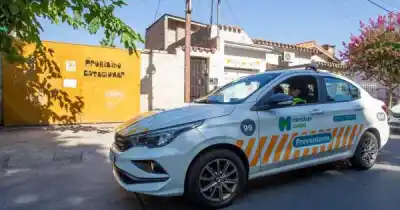 Empujaba su auto en la Alameda y sufrió una descompensación fatal