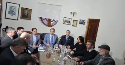 El Gobierno de Santa Fe destapó su oferta salarial: aumentos que llegan al 16% de bolsillo