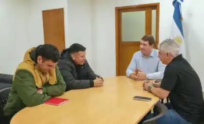 El intendente Biss recibió a los referentes del fútbol senior de Defensores de la Ribera y ya piensan en el Clausura 2026