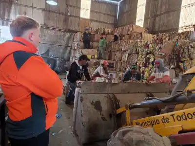 No terminó en la basura: la impresionante cantidad de cartón que Juan José Castelli logró reciclar