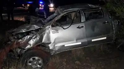 Volcó en la Ruta 74 y salió despedido: el impactante estado en que quedó la camioneta