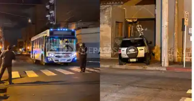 Un colectivo y una camioneta chocaron en el macrocentro salteño y ella terminó a centímetros de un edificio