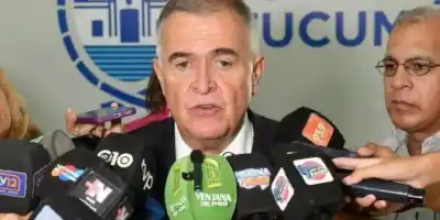 Un mensaje directo al poder: Jaldo defendió la libertad de prensa en un acto de Clarín
