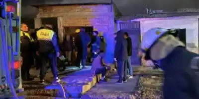 La policía irrumpió en una casa en llamas y rescató a un hombre en Banda del Río Salí