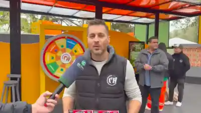Lotería Chaqueña ofrece un auto 0 km y motos en el Bono Bienal: la gente hace cola para participar