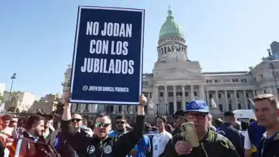 El día que los jubilados salen a la calle: la CGT y Kicillof se suman a la marcha contra Milei
