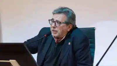 El nuevo fichaje de Milei que viene de los 90 y tiene un pie en el campo