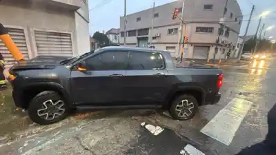 Robaron una camioneta de alta gama y terminaron estrellados contra un semáforo en Wilde: seis menores detenidos