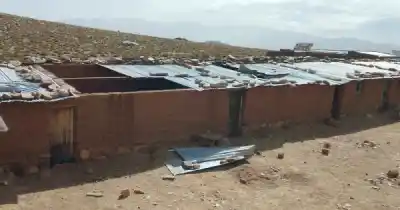 El viento arrasó con las piezas de los sikuris en Punta Corral: ¿qué pasó con el Salón del Peregrino?
