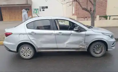 Choque en Santa Rosa: joven motociclista terminó internado tras impactar contra un auto