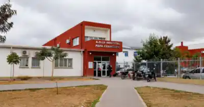 Más de dos horas esperando atención: el video que expone la situación en la guardia del hospital Papa Francisco