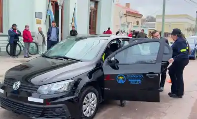 Llega un nuevo vehículo a Tránsito de Telén con un emotivo homenaje incluido