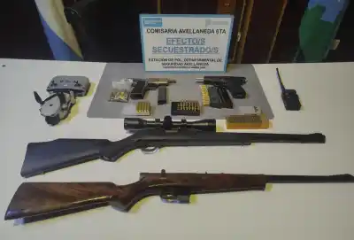 Tenía un arsenal en su casa y espiaba a los vecinos con un dron: así cayó en Gerli