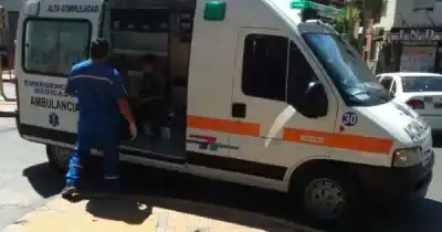 Perdió el control de su moto contra los bolardos y murió horas después en terapia intensiva