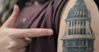 Iván Catalano se tatuó la cúpula del Pasaje San Martín: la historia del comerciante de tercera generación