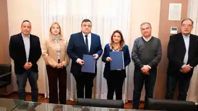 Firmaron un convenio clave para frenar la violencia escolar en la provincia