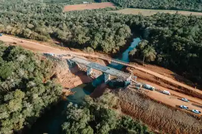 Corte total en el puente provisorio de la ruta 2: la crecida del arroyo Pindaytí no da tregua