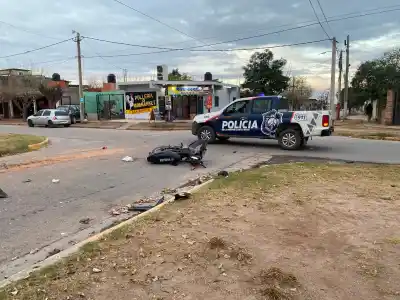 Un fuerte impacto en Agüero Vera: el conductor de una moto terminó hospitalizado