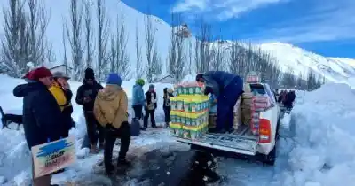 Asistieron con comida e insumos a 60 familias de Alta Montaña: el operativo que desafía el temporal