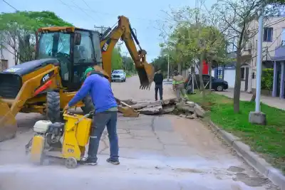En pleno centro de Castelli: el bacheo que promete cambiarle la vida a los vecinos