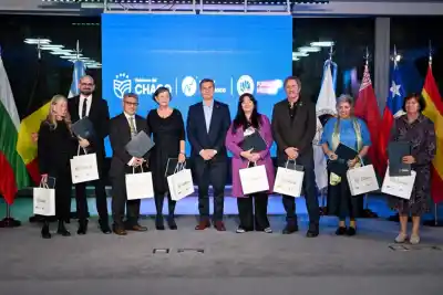 ¿Quiénes fueron los invitados de honor en la recepción oficial de la Bienal 2026?