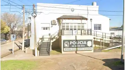 Hallaron una cámara oculta en el baño de mujeres de una comisaría y la denuncia explotó