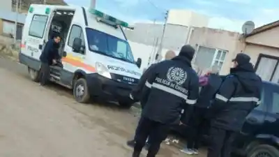 Resbaló por el hielo en el Loteo Feijóo y terminó con una herida sangrante en la cabeza