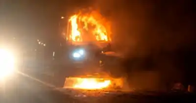 Una Ford EcoSport se incendió en pleno centro de Tartagal y la conductora escapó por segundos