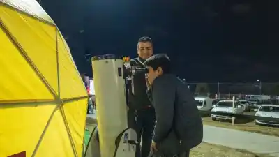 Mirá hacia arriba: el increíble espacio que te transporta al universo en plena Fiesta del Poncho