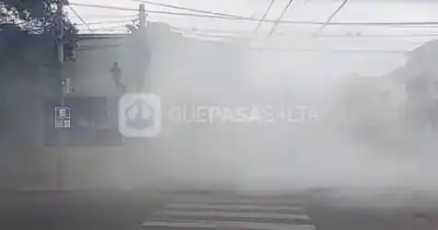 Estalló un transformador en pleno centro de Salta: un vecino evitó la tragedia