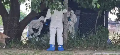 Muerte dudosa: Investigan el hallazgo del cuerpo de un hombre en una cancha de fútbol