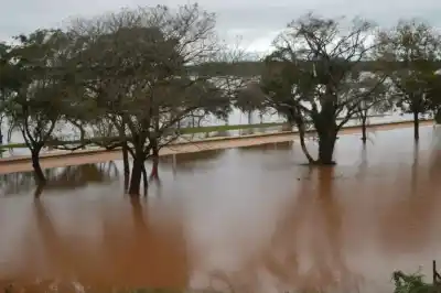 El río Uruguay sigue subiendo: superó los 8 metros y la represa brasileña agrava el peligro
