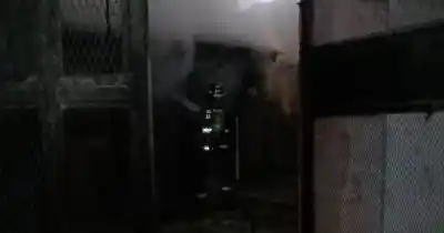 Las llamas devoraron todo en cuestión de minutos: lo que quedó de una casa en la zona oeste