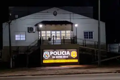 Hallaron una cámara oculta en el baño de mujeres de una comisaría: investigan a los jefes